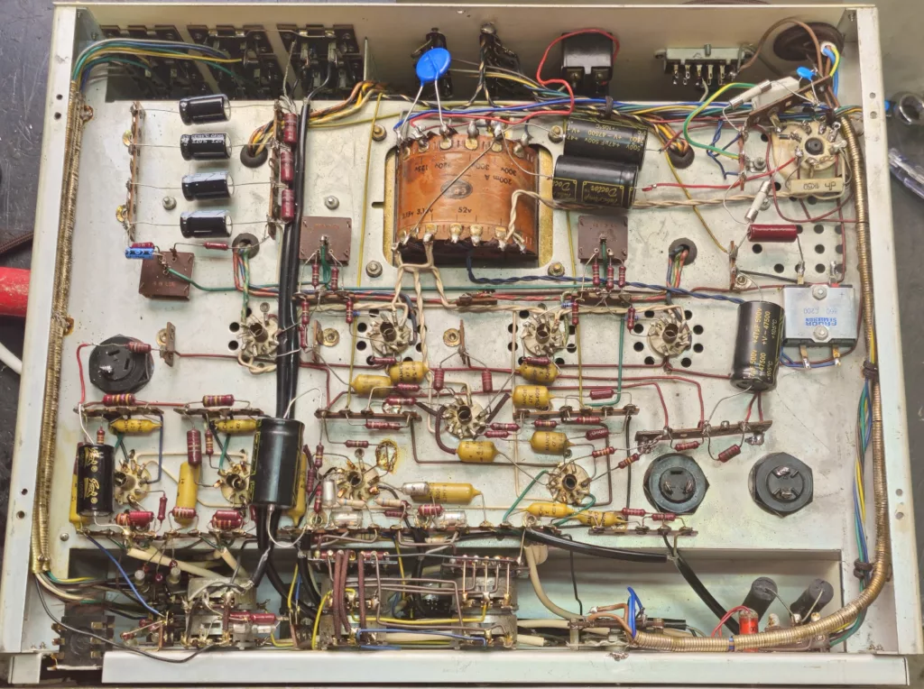 Interior del Vieta A-215 restaurado