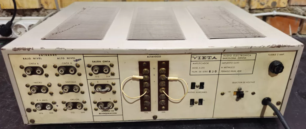 Parte trasera del Vieta A-215